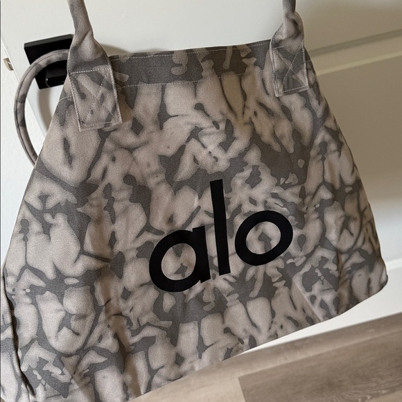 NWT - ALO Yoga Iconic Shopper Tote Bag - Picture 6 of 6